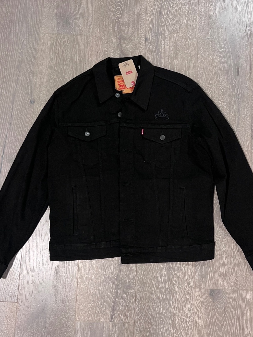CARRIE SEASON 1 crew Levis black denim jacket